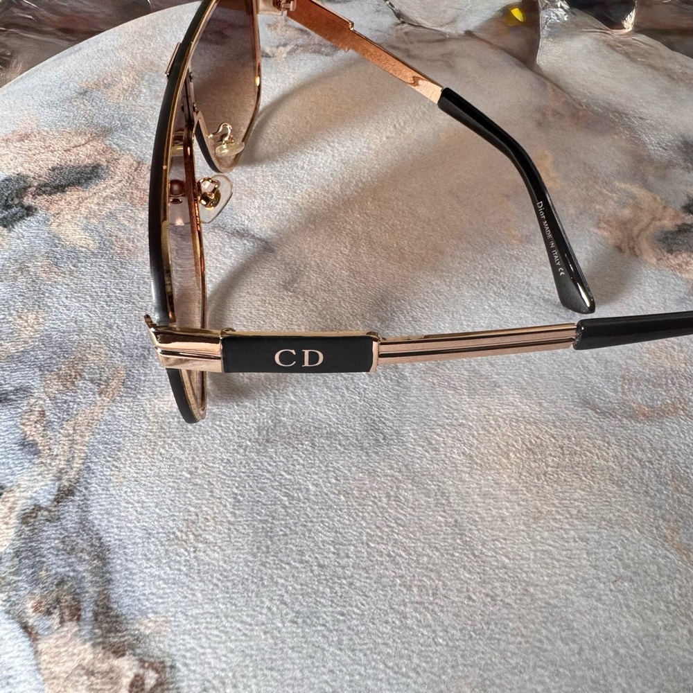 Classic Dior Sunglasses - Picture 5 of 8